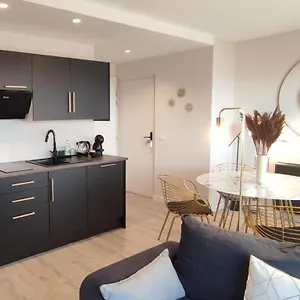 https://arty-premium-appart-sauna-parking-box-prive-balcon.hotels-rhonealpes.com